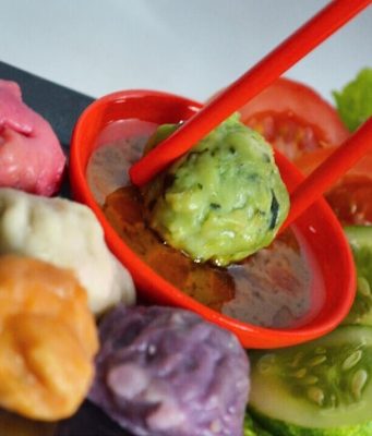 Siomay Pelangi : Inovasi Kuliner Lokal yang Bertahan Lewat Warna, Rasa, dan Kreativitas